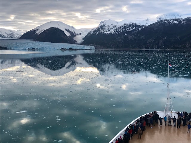 Cruise Amalia Glacier