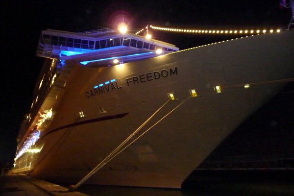 carnival freedom cruise ships