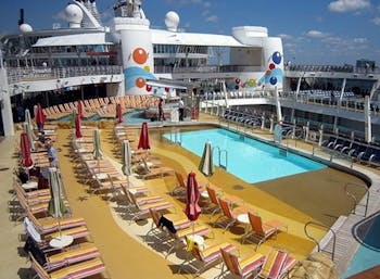 Pools onboard the Oasis of the Seas - Cruiseline.com