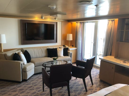 Zuiderdam Cabins & Staterooms - Cruiseline.com